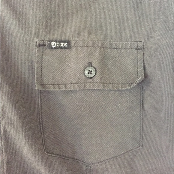 Light weight button up collared shirt - Picture 2 of 7